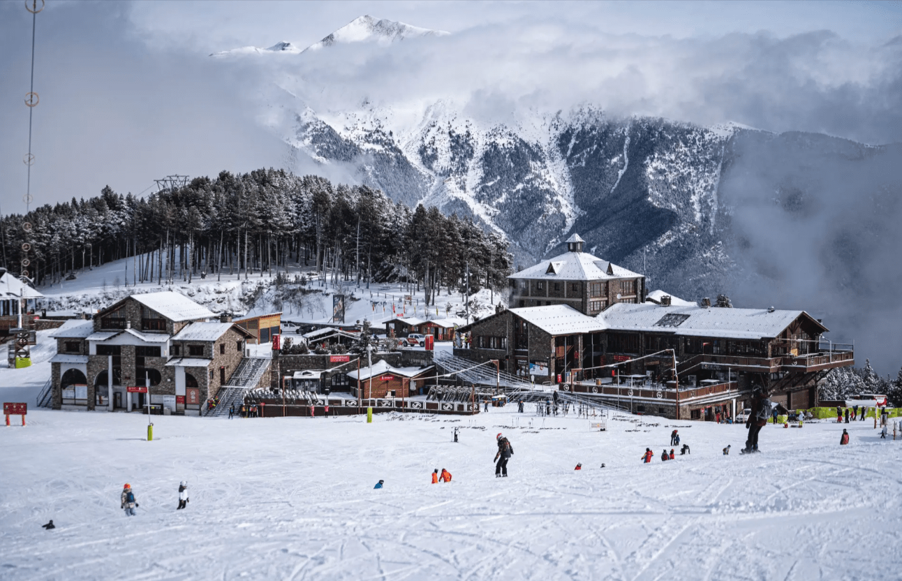 What to Pack for a Winter Trip to Arinsal Ski Resort